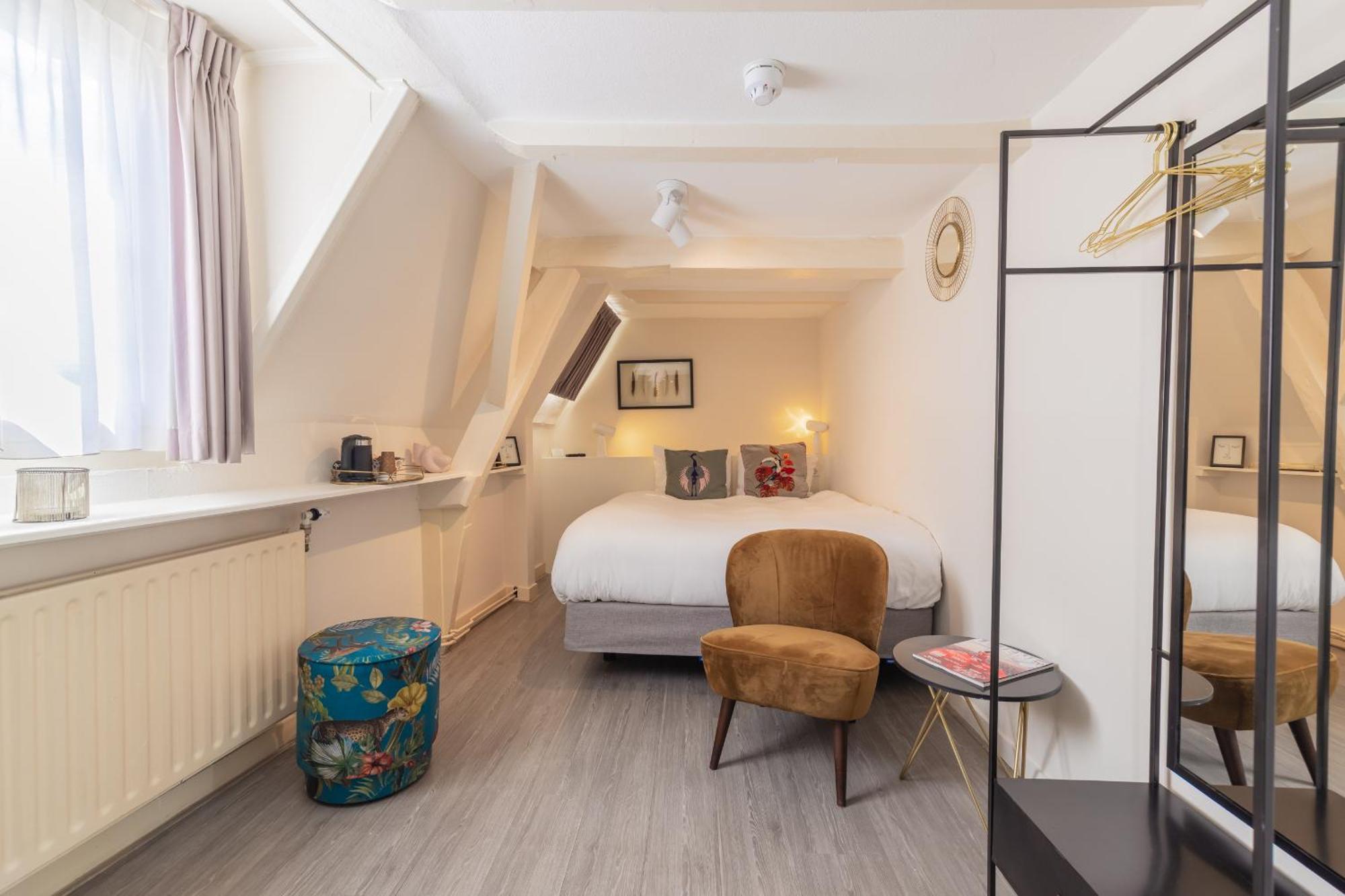 Lot Hotel 2*