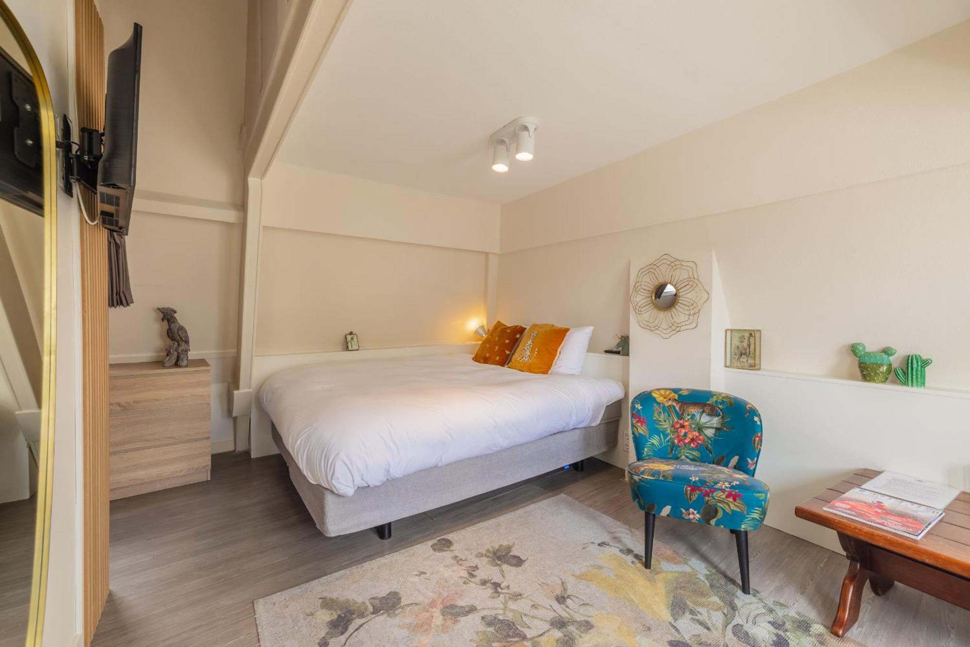 Lot Hotel 2*
