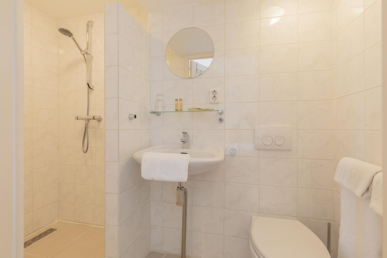 Lot Hotel 2*